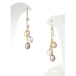 Earrings with oval pearls
