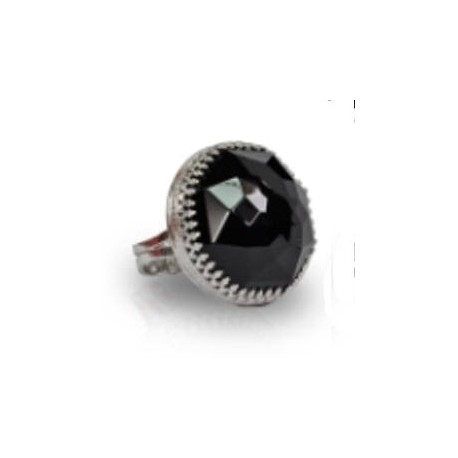 Ring with black onyx